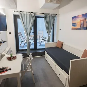 Apartament Peaceful Basement With Terrace & Free Gym Ungaria