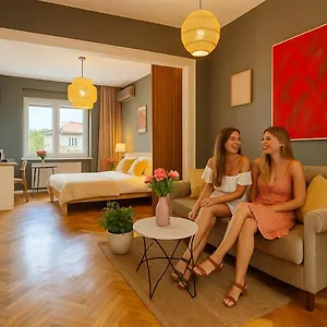 Woodie With Premium Comfort By Piata Unirii Bucureşti